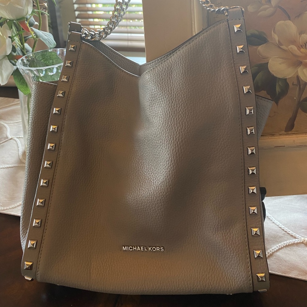 Michael Kors Medium Chain Shoulder Tote Leather Color Ash Grey